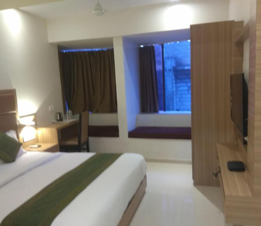 Hotel West Blue Mumbai Exterior photo