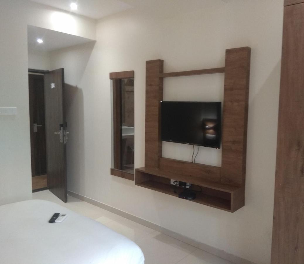 Hotel West Blue Mumbai Exterior photo